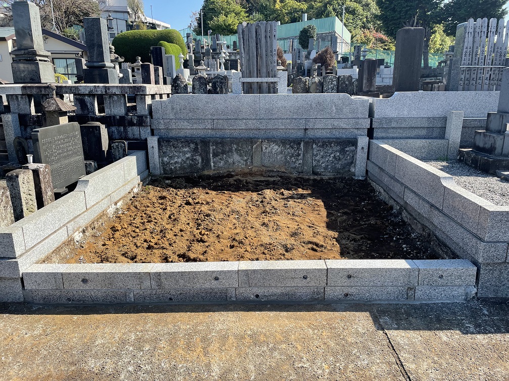 墓所の撤去作業